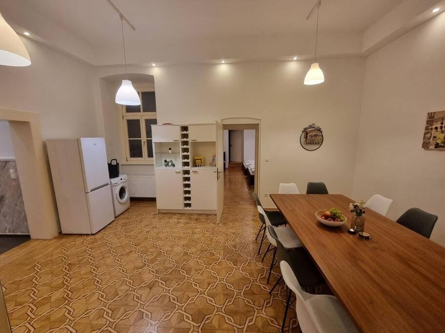 Dining area, Meeting/conference room