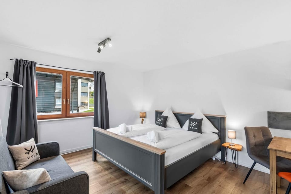 Communal lounge/ TV room, Bed, Living room, Bedroom, towels