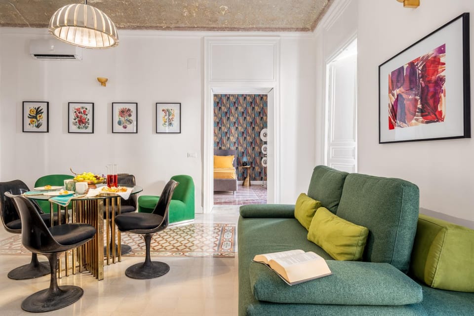 Living room, Seating area, Dining area