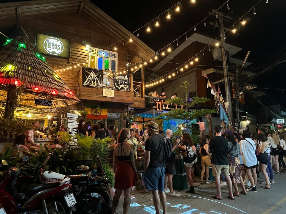Restaurant/places to eat, Lounge or bar