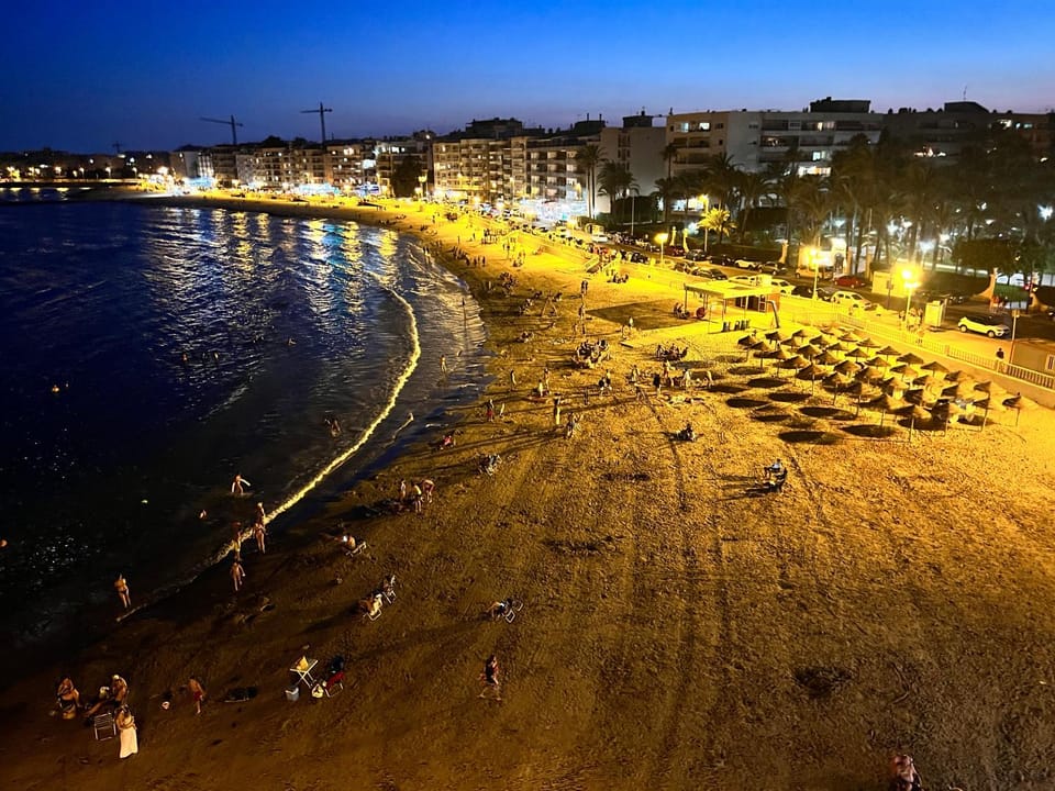 Nearby landmark, Night, Natural landscape, Balcony/Terrace, Beach, City view, Sea view