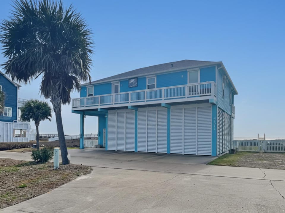 Property building, Balcony/Terrace, Parking