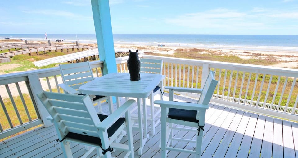 Patio, Balcony/Terrace, Seating area, Beach, Sea view