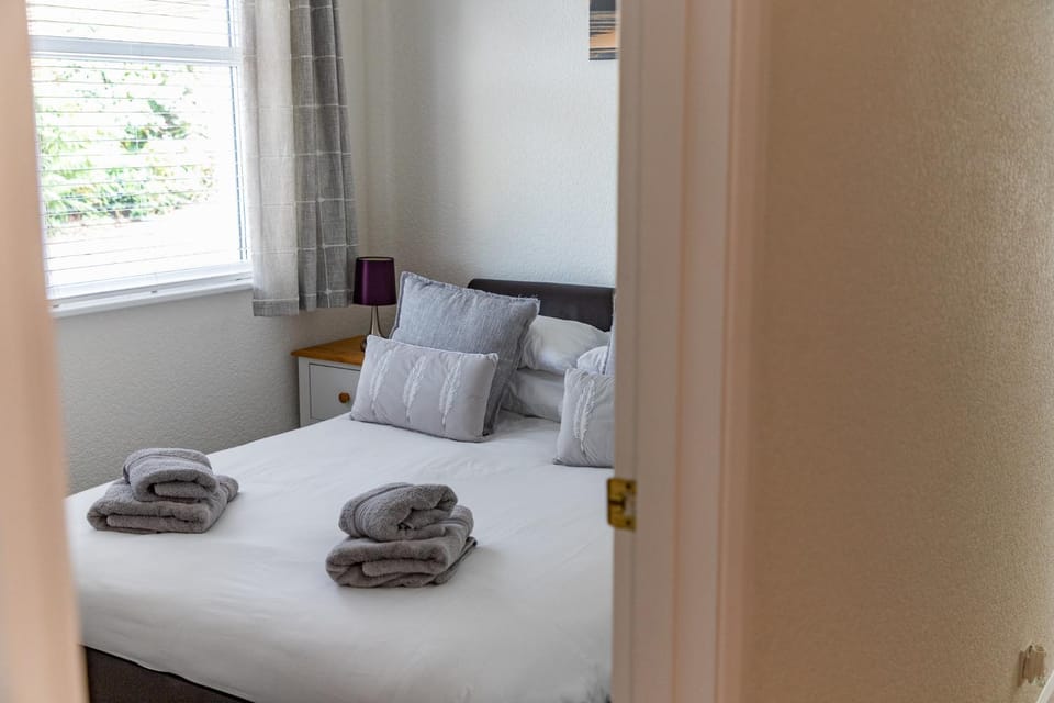 2 Chatsworth Riverscape Apartments - Peaceful apartment in great location with free parking overlooking the Gannel just a short walk from Newquays incredible beaches and local amenities Apartment in Newquay