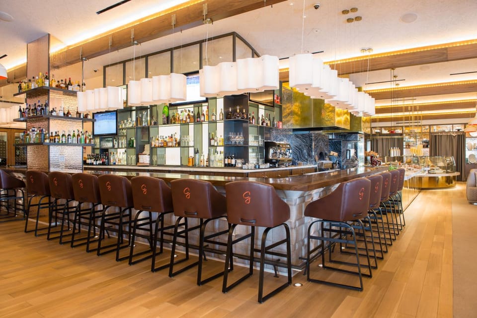 Restaurant/places to eat, Lounge or bar, Lounge or bar