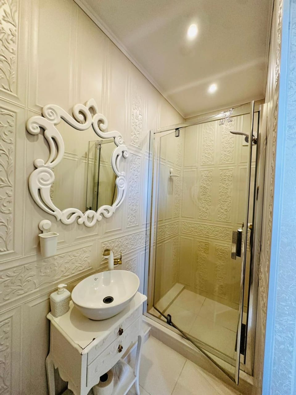 Ami Residence Bucharest Airport,Therme&FREE PARKING Otopeni Bed and Breakfast in Romania