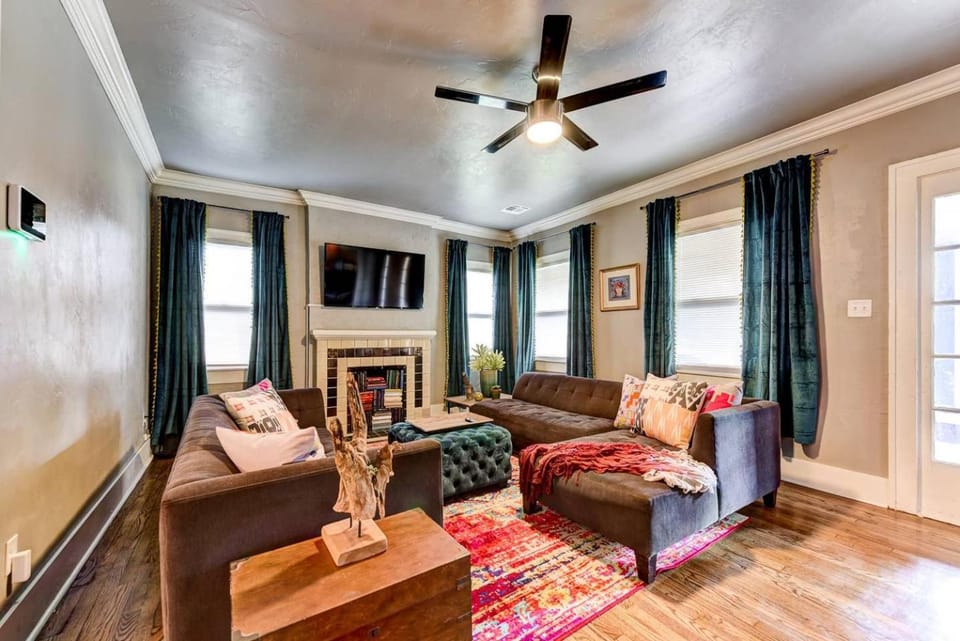Boho Bungalow-walk to Plaza District can sleep 8 House in Oklahoma City