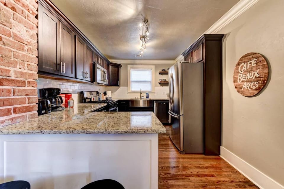 Boho Bungalow-walk to Plaza District can sleep 8 House in Oklahoma City