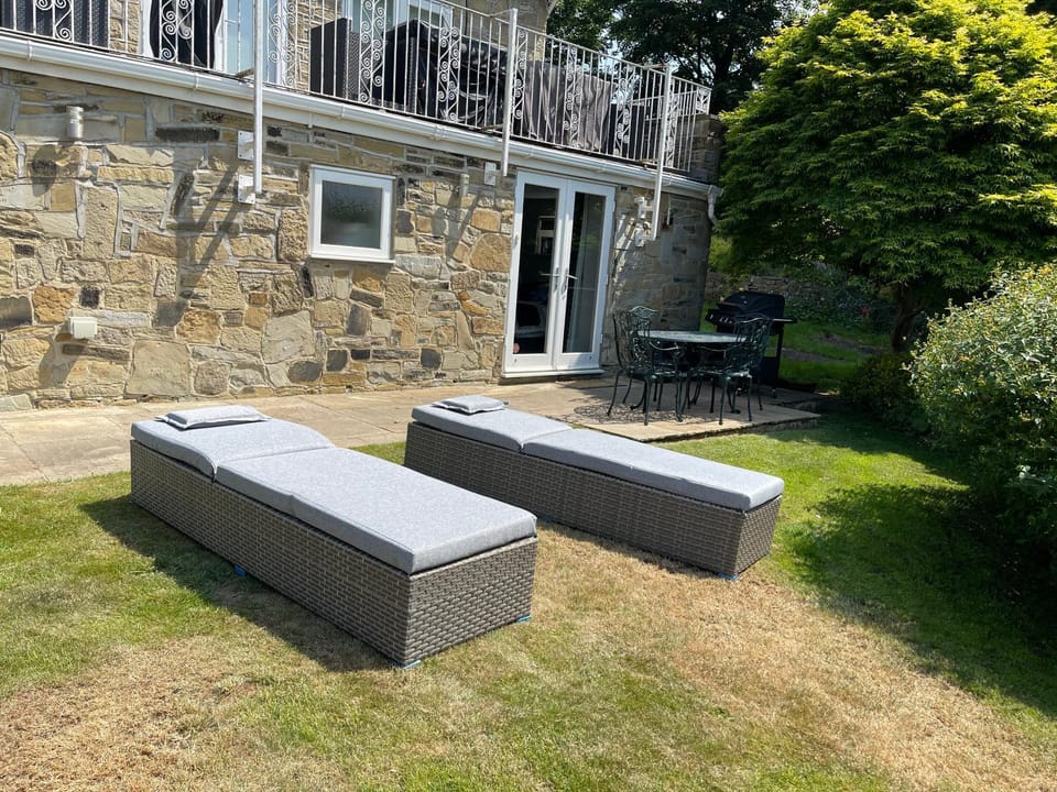 Property building, BBQ facilities, Balcony/Terrace