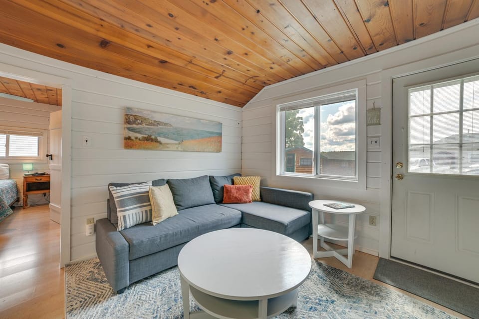 'Tiny House Cottage 5' w/ Crooked Lake Access! House in Oden