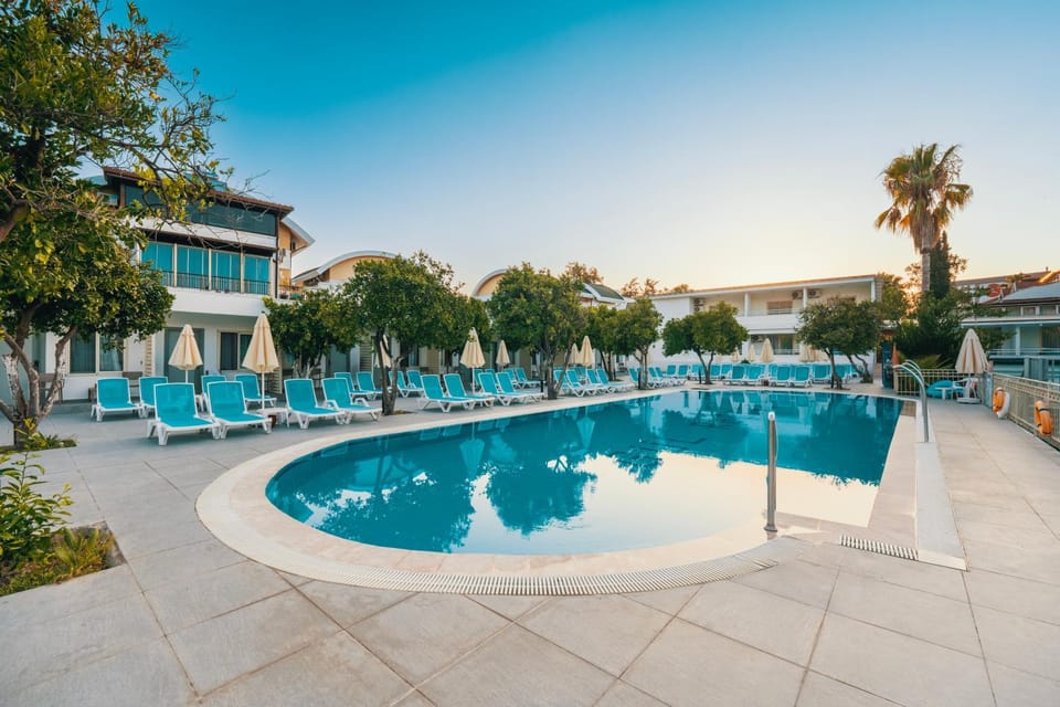 Swimming pool, sunbed