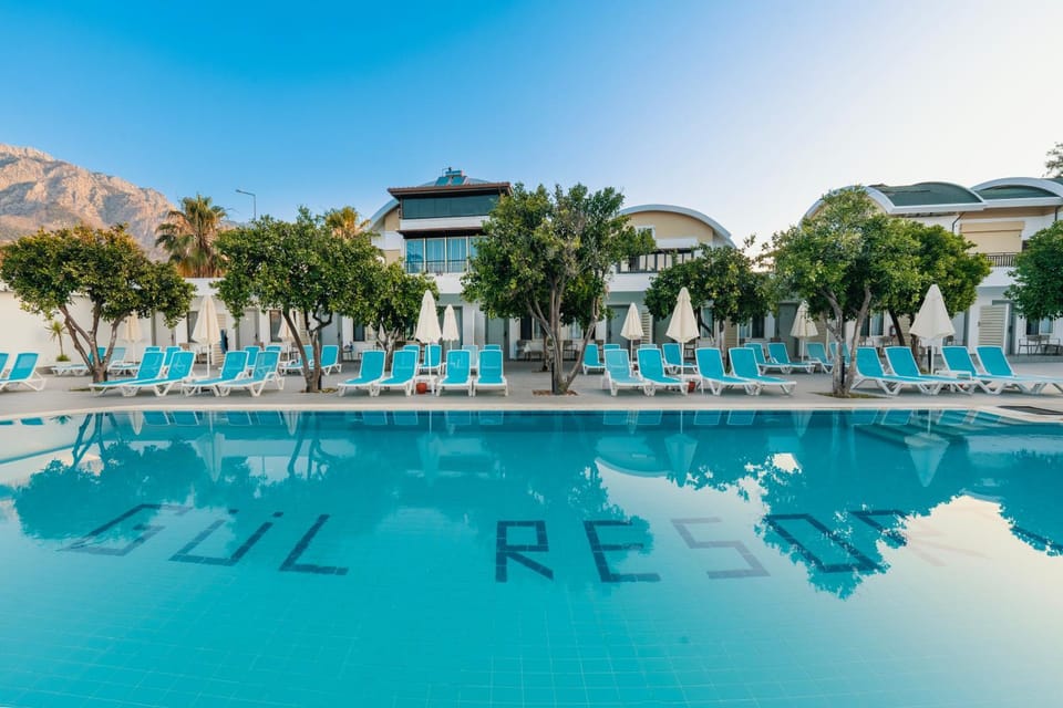 Pool view, Swimming pool, sunbed