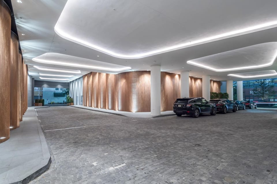 Property building, Facade/entrance