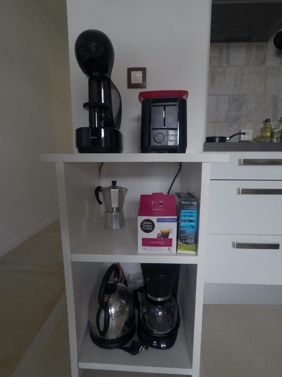 Coffee/tea facilities, toaster