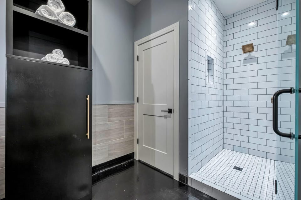 Shower, Bathroom, towels