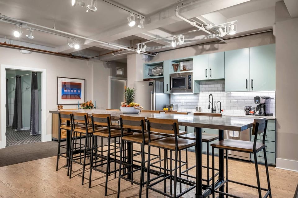 Nashville Honky Tonk Suite 6 BR by Maddox Hotel Apartment in East Nashville