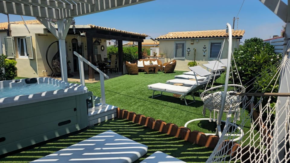 Garden, Hot Tub