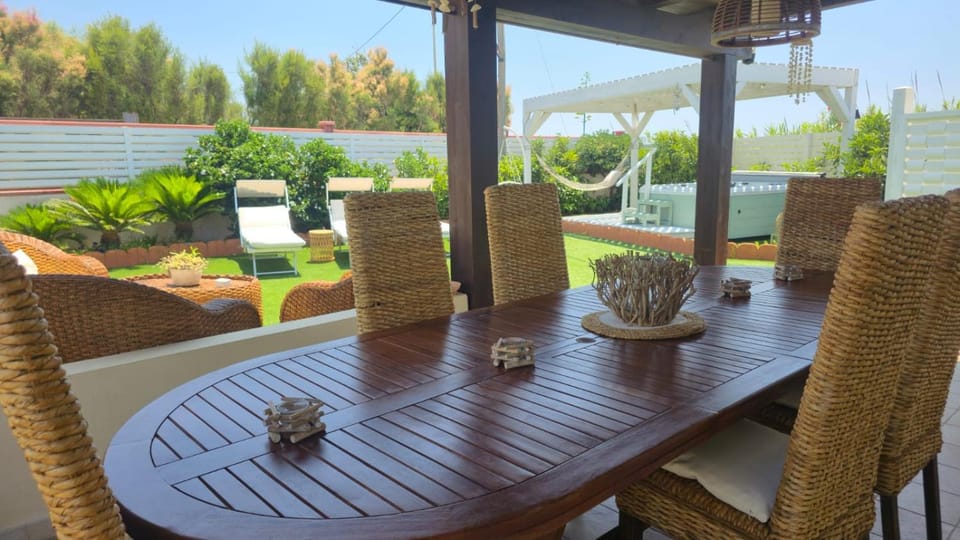 Natural landscape, View (from property/room), Living room, Seating area, Dining area, Garden view