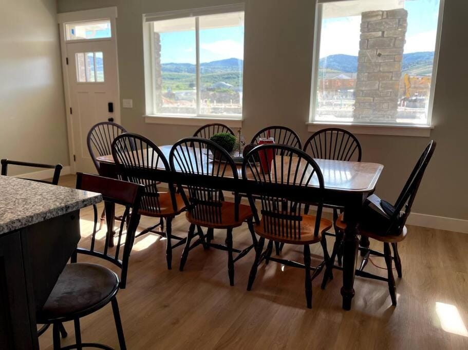 Lovely Condo! W/ free recreational vehicle parking Apartment in Garden City
