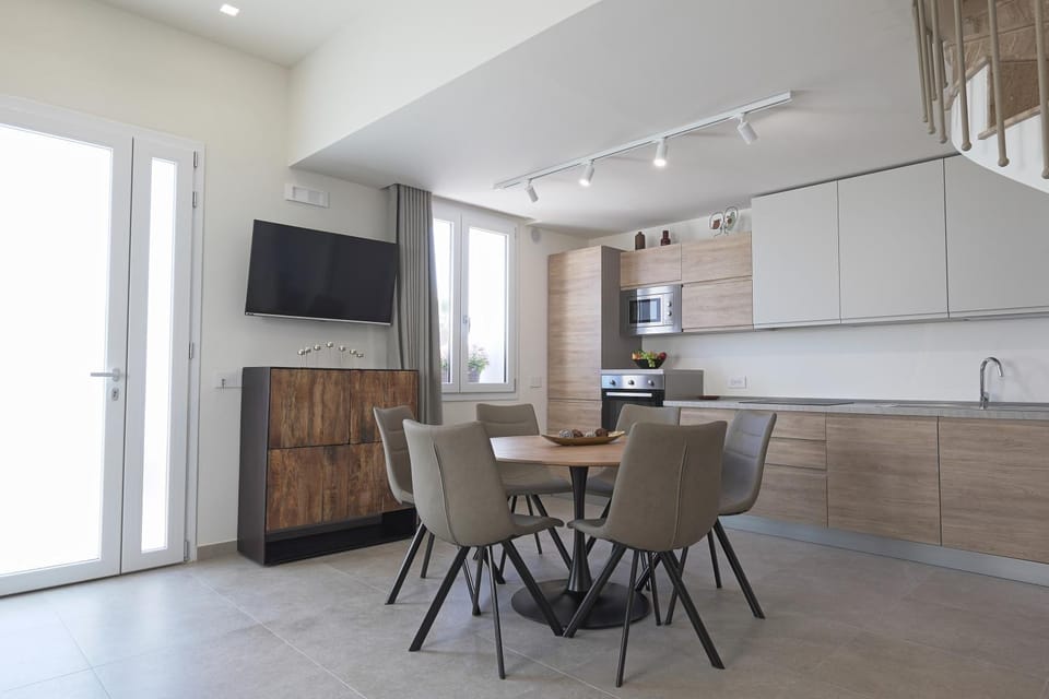 TV and multimedia, Kitchen or kitchenette, Living room, Seating area, Dining area, kitchen