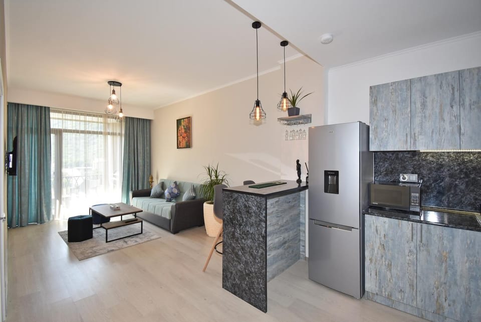 Kitchen or kitchenette, Seating area