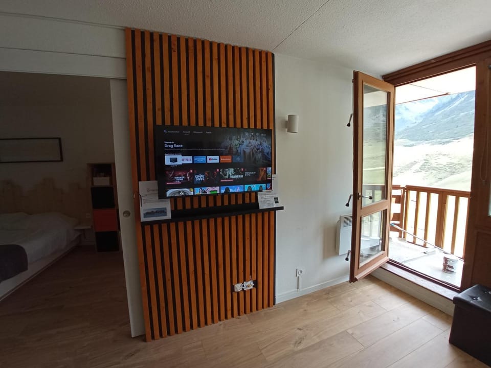 Communal lounge/ TV room, TV and multimedia