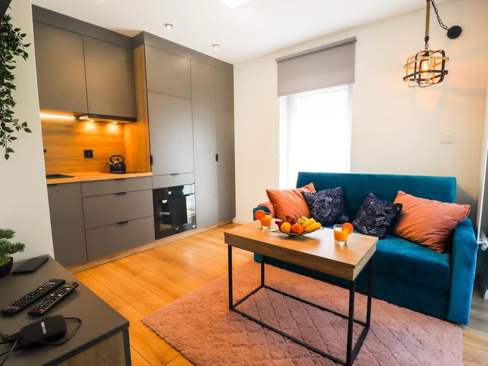 Kitchen or kitchenette, Living room, Seating area, minibar, stove