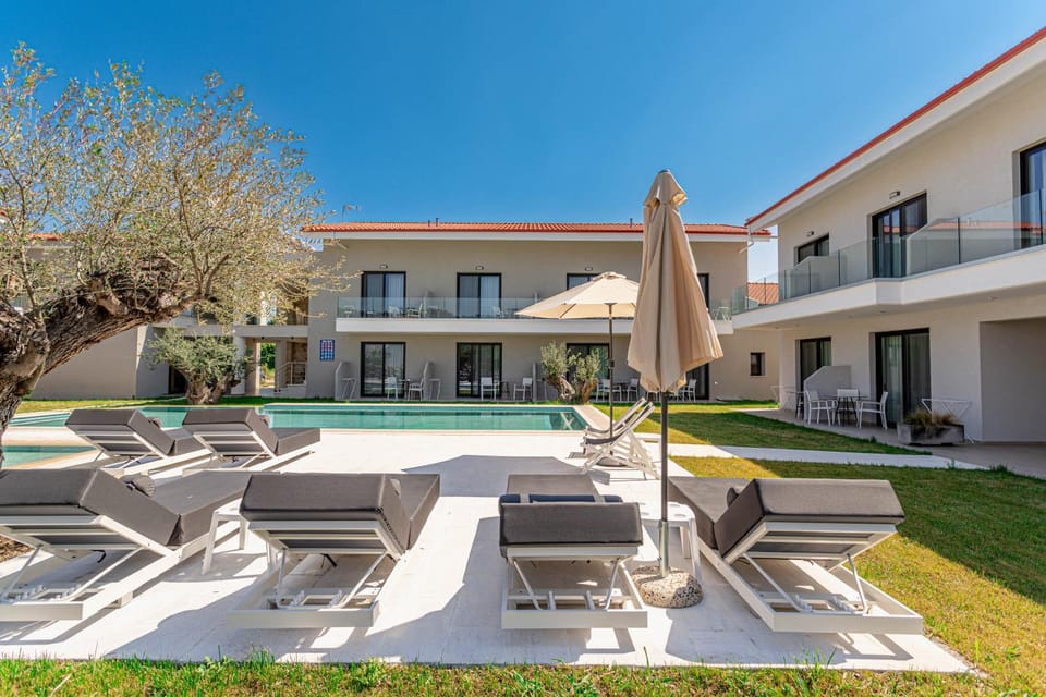 Property building, Garden, Swimming pool