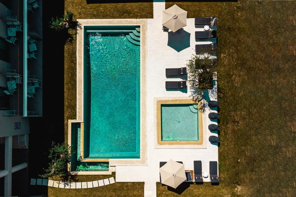 Bird's eye view, Pool view