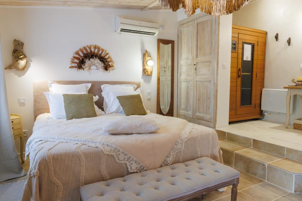 Bed, Sauna, Photo of the whole room, Bedroom, wardrobe