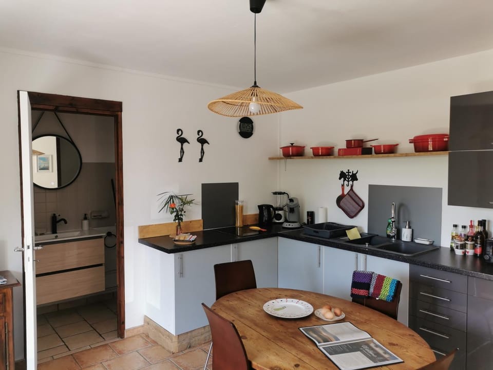 Coffee/tea facilities, Dining area, minibar, stove, toaster, kitchen
