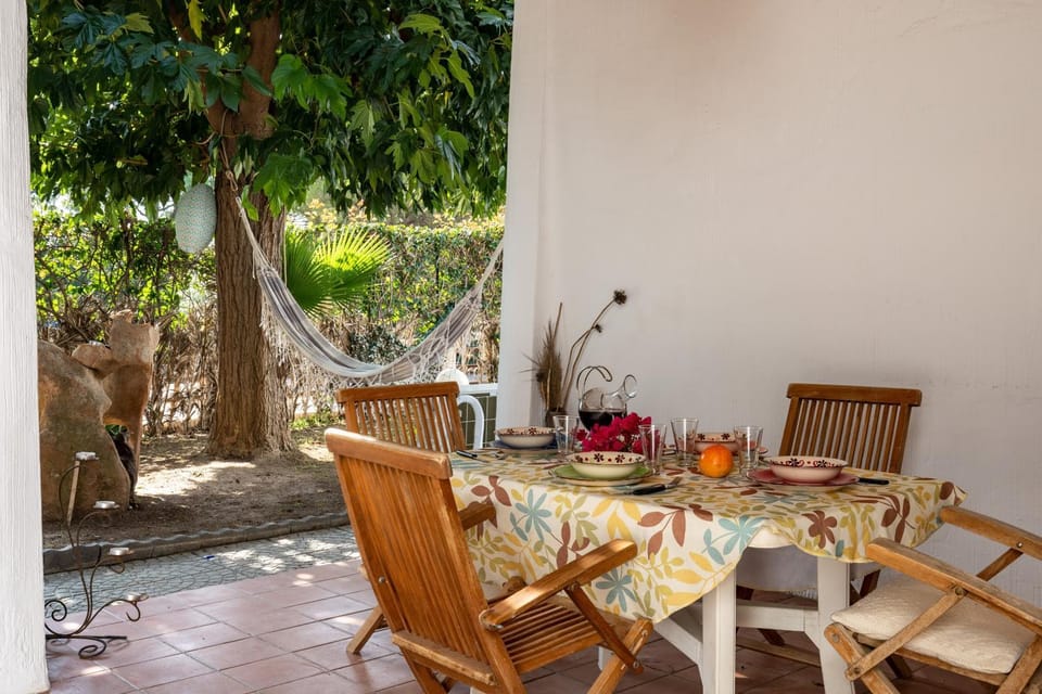 Garden, Dining area, Food
