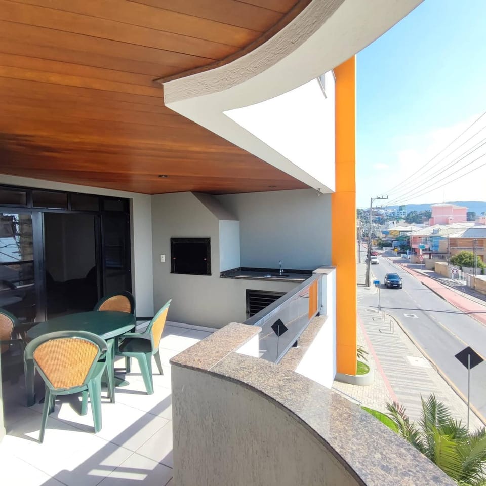 509 Apto 3 quartos sobre Avenida com vista para o mar em Bombinhas Centro Apartment in Bombinhas