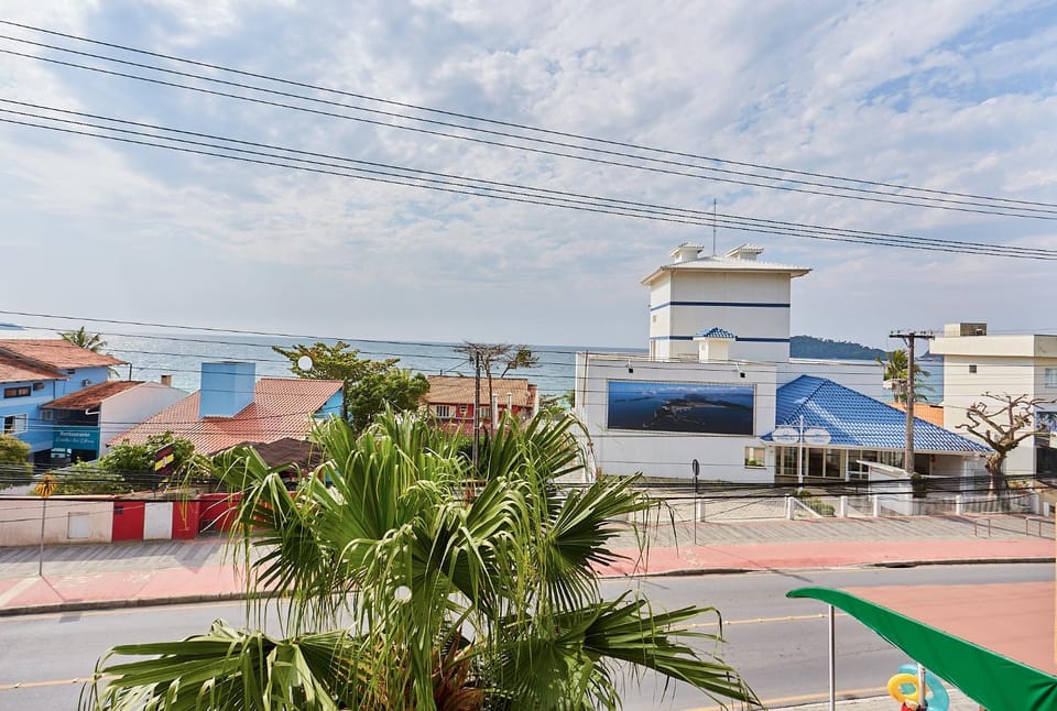 509 Apto 3 quartos sobre Avenida com vista para o mar em Bombinhas Centro Apartment in Bombinhas