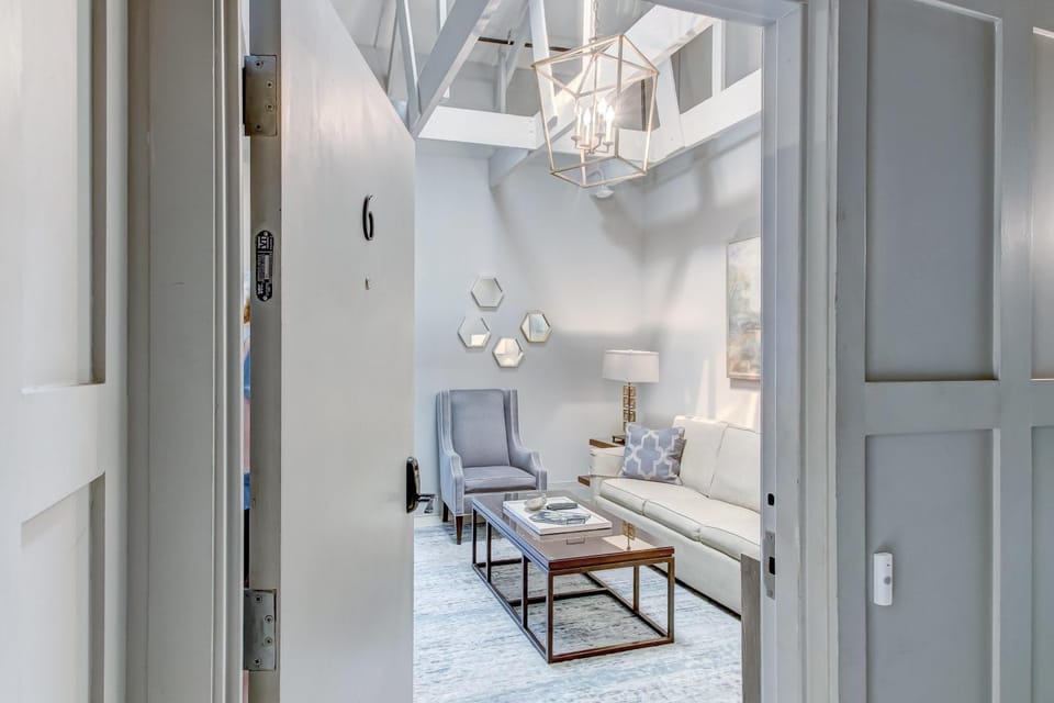 Parker's Collection - 6 Bedroom Apartment in Savannah