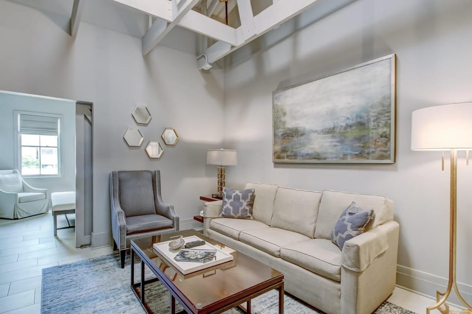 Parker's Collection - 6 Bedroom Apartment in Savannah