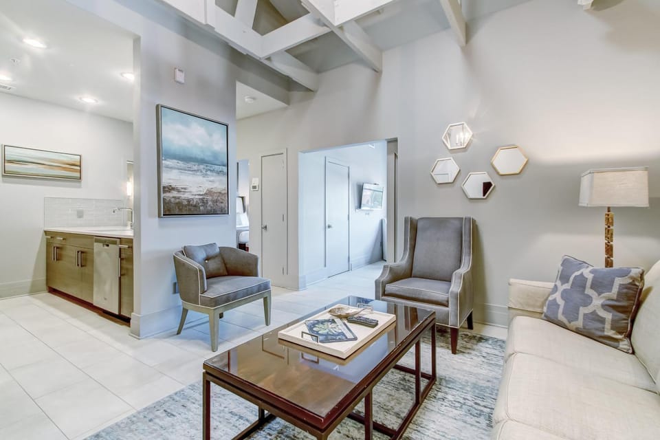 Parker's Collection - 4 Bedroom Apartment in Savannah