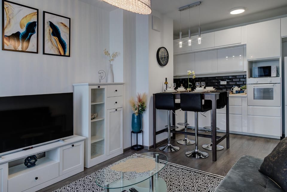 Garbary 104 - Modern Apt near Old Town - King Bed - Free Parking Apartment in Poznan