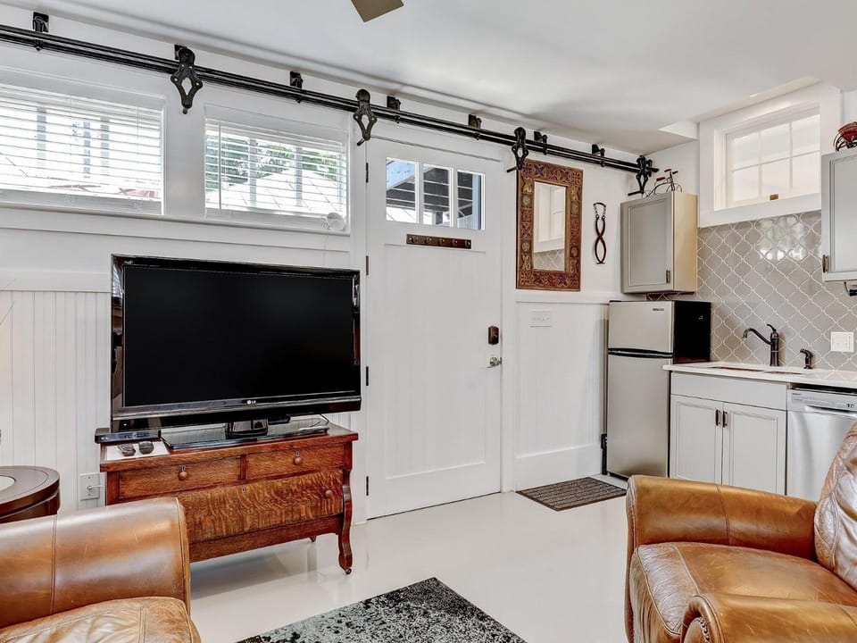 Drayton Place Carriage Unit 1 Apartment in Savannah