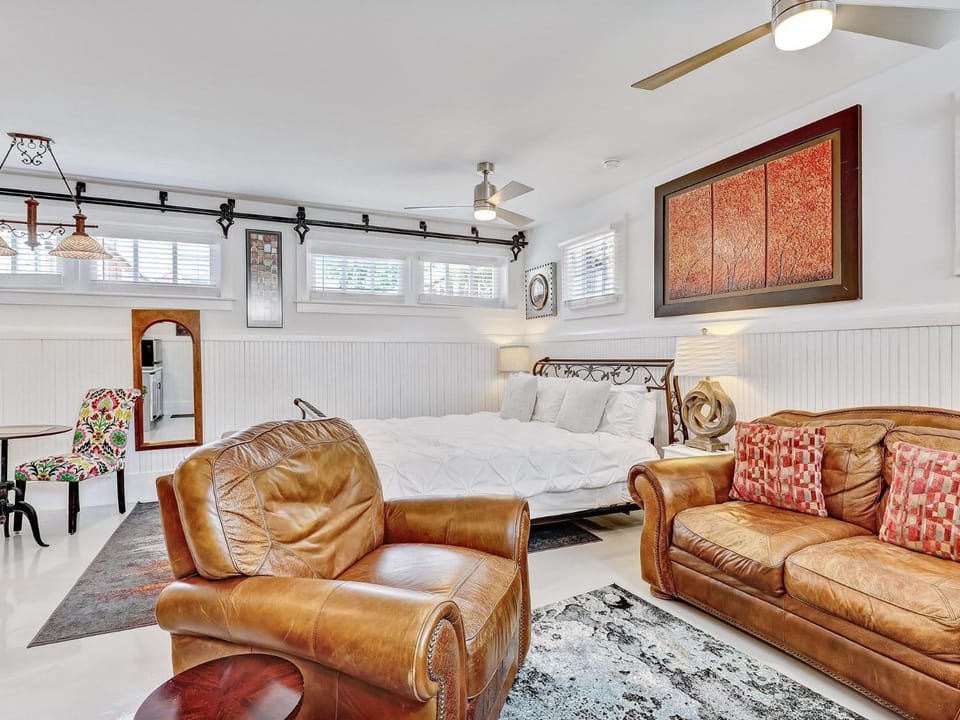 Drayton Place Carriage Unit 1 Apartment in Savannah