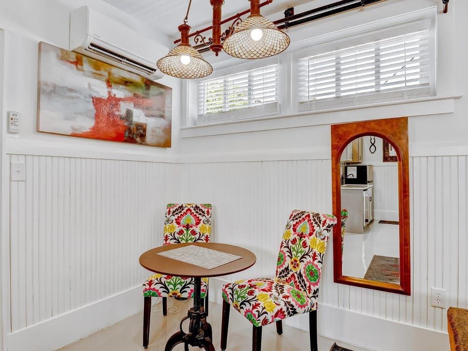 Drayton Place Carriage Unit 1 Apartment in Savannah