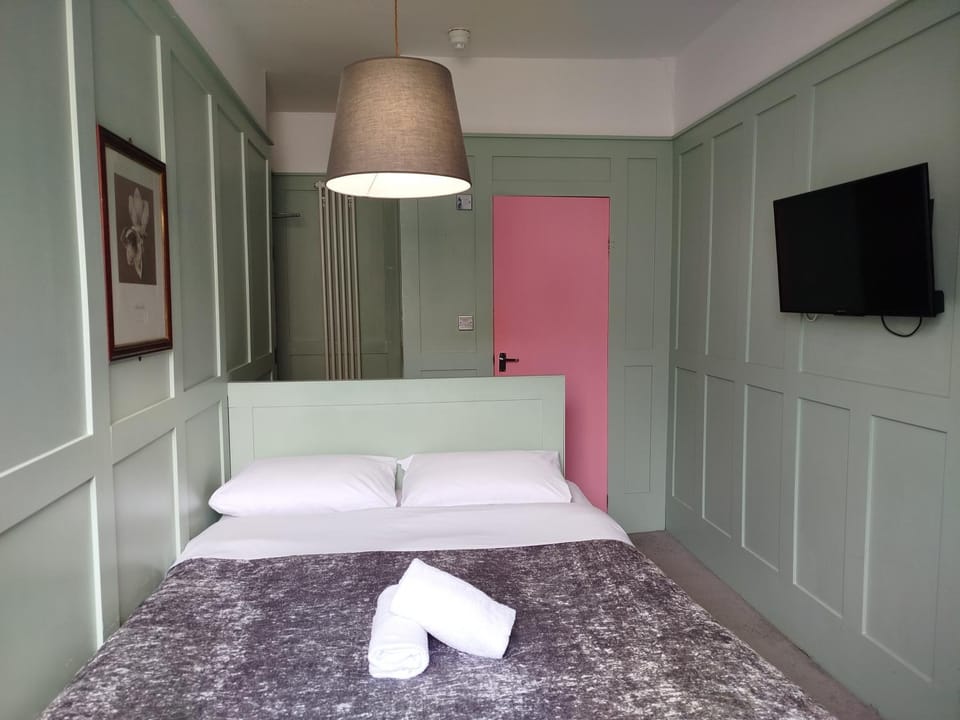 Bed, Bathroom, TV and multimedia, Coffee/tea facilities, Photo of the whole room, Bedroom, City view, Sea view, towels