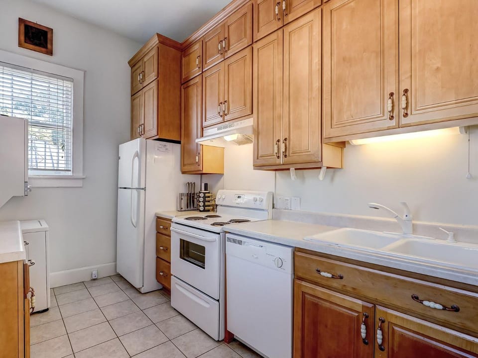 Drayton Place 1B Apartment in Savannah