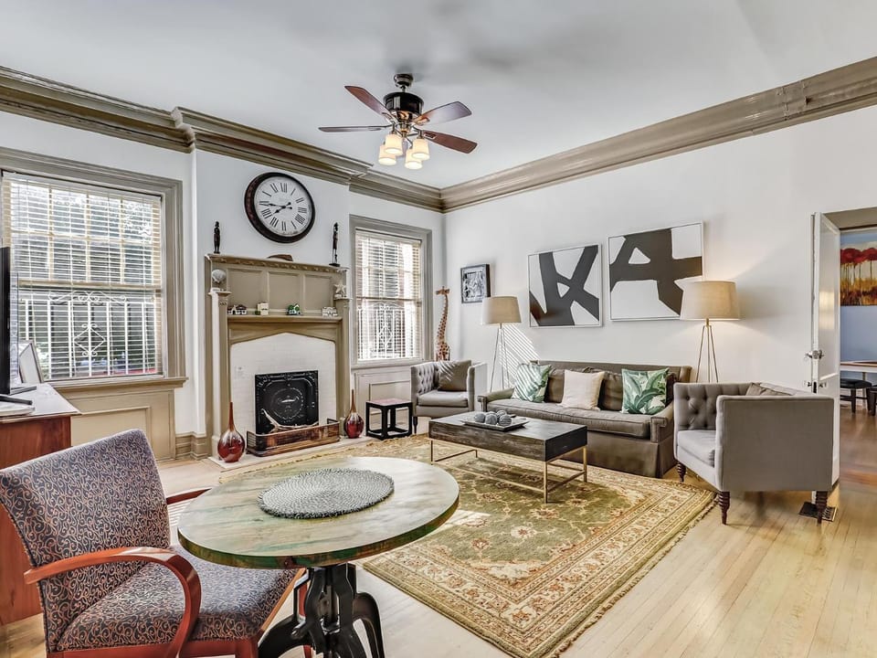 Drayton Place 1B Apartment in Savannah
