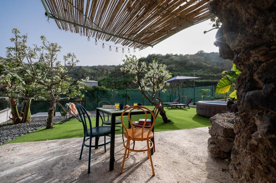 Natural landscape, Solarium, Spa and wellness centre/facilities, Swimming pool
