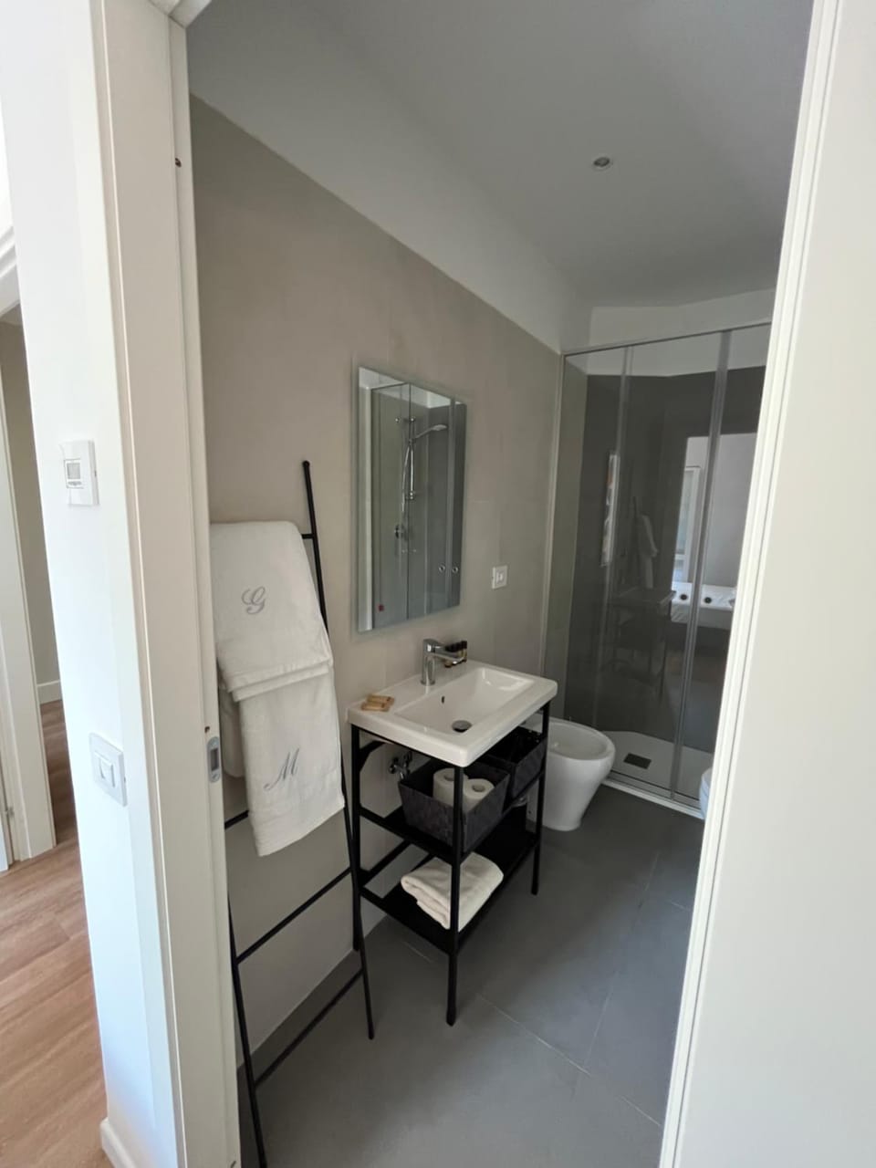 Bed, Bathroom, Bedroom, Parking, towels
