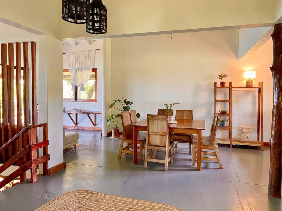 Seating area, Dining area