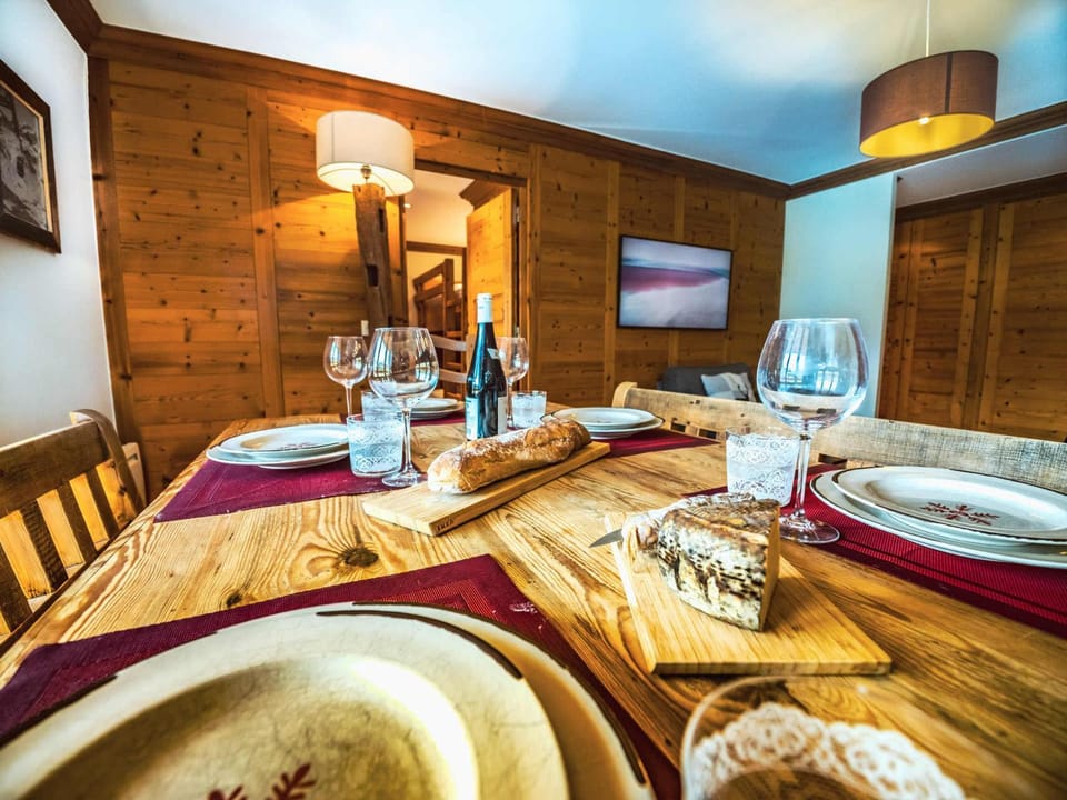 Appartement rénové skis aux pieds, balcon, WIFI, 4 chambres - FR-1-502-359 Apartment in Tignes
