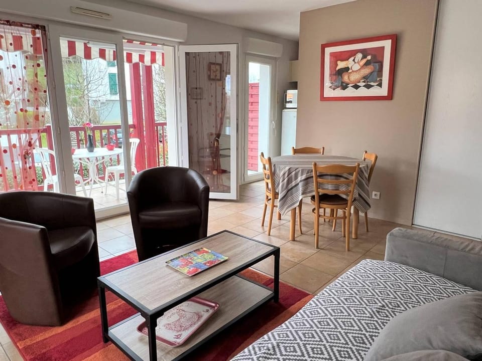 T2 calme à Cambo-les-Bains avec parking et internet Apartment in French Basque Country