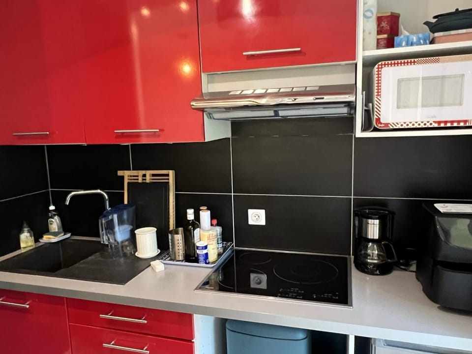 Appartement T2 avec Jardin, Proche Plage et Centre, Parking Privé, Animaux Acceptés, Wi-Fi Gratuit - FR-1-487-342 Apartment in Cabourg